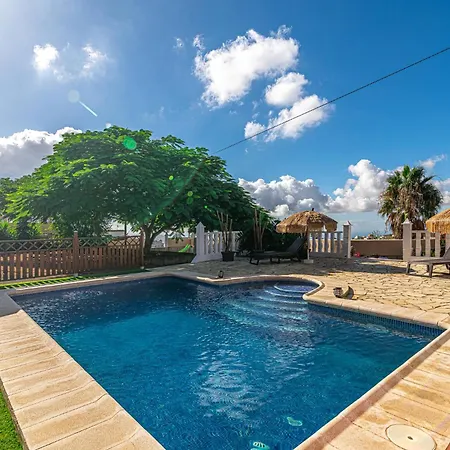 Aurora With Heated Pool Вилла Ла-Сиснера