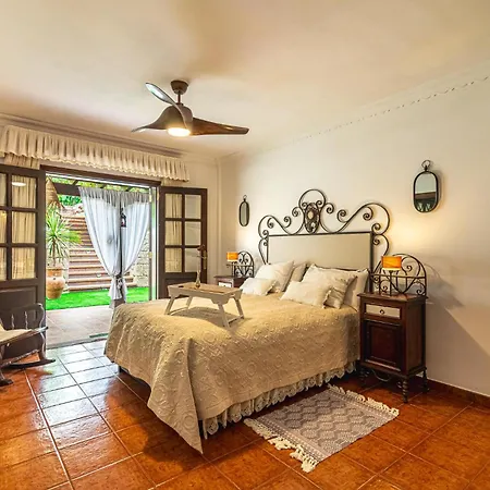 Вилла Aurora With Heated Pool Ла-Сиснера